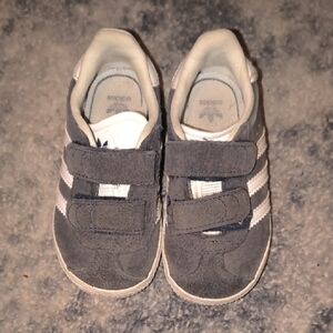 Adidas | Kids Charcoal and White Velcro Sneakers